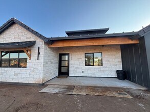 Building Photo - NEW Queen Creek Home