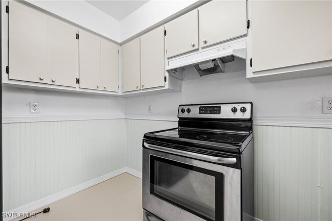Building Photo - 6066 Perthshire Ln