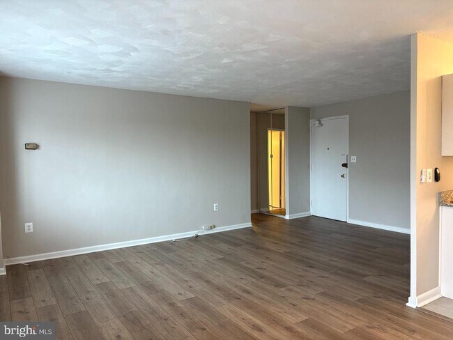 Building Photo - 1200 S Arlington Ridge Rd