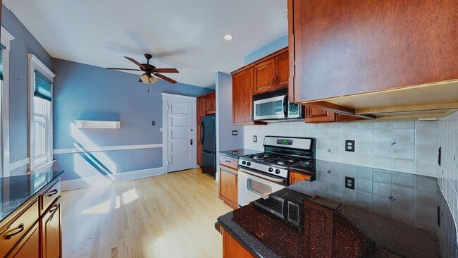 Building Photo - [In-Unit Laundry; Garden] Townhouse-Style Living, with Historical Details & Parking!