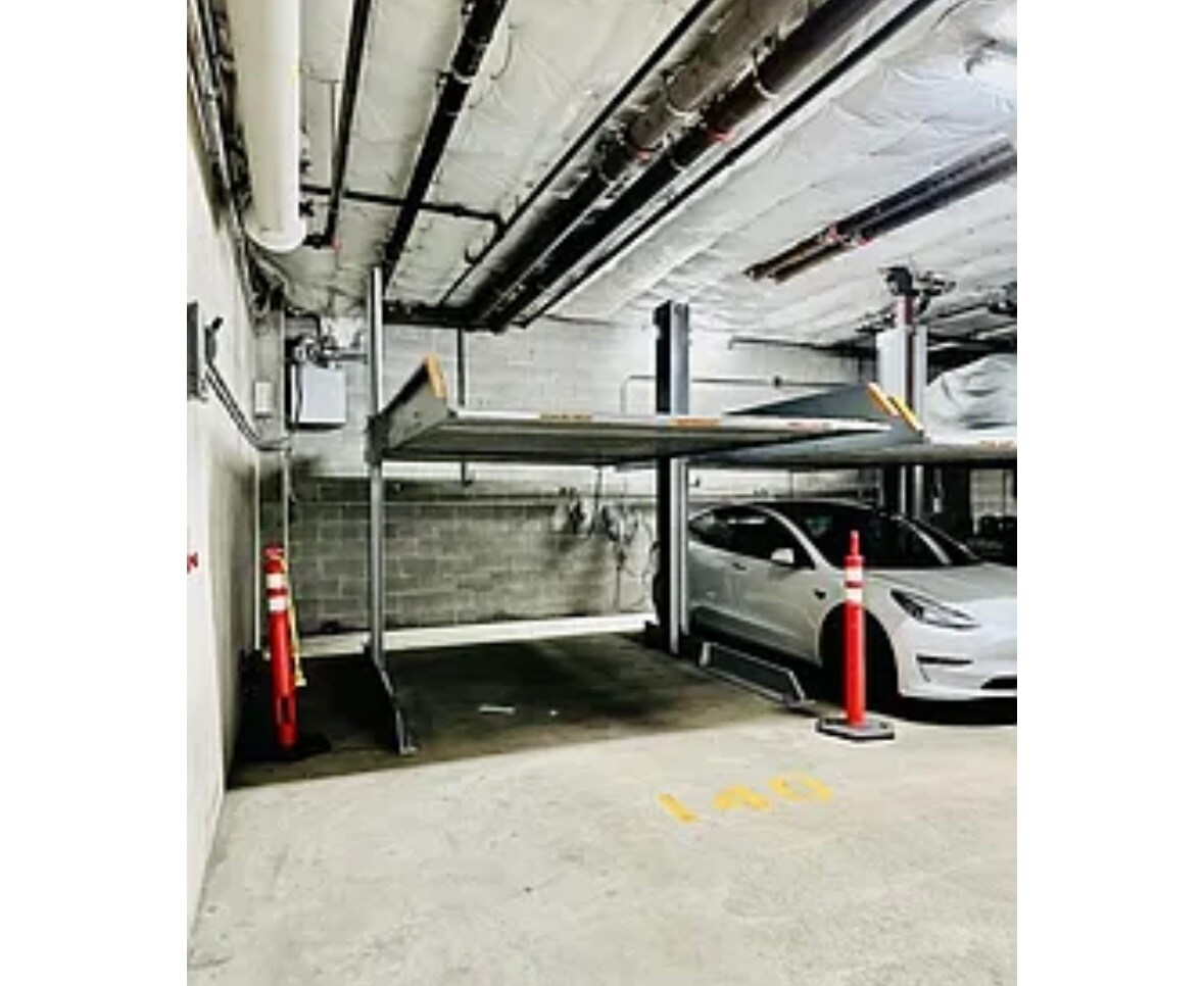 Building Photo - 1900 S River Dr