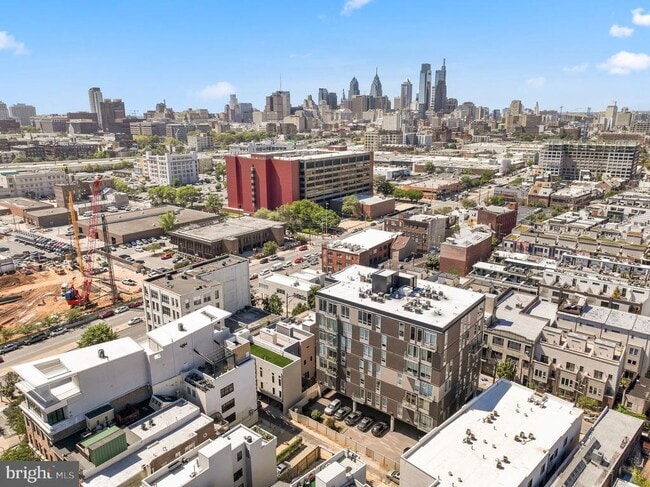Building Photo - 603 N American St