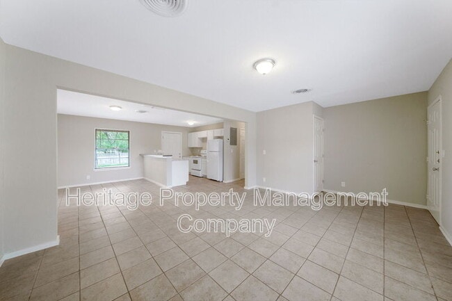 Building Photo - 306 E Cheryl Dr