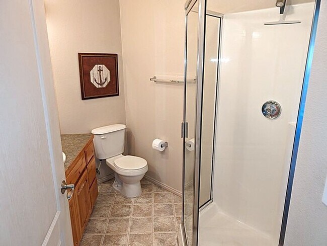 Building Photo - Fully Furnished Fox Bay Condo, AC, 2 Parki...