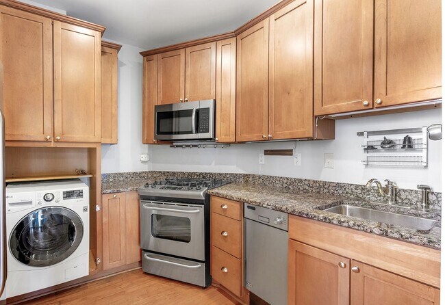 Building Photo - ADORABLE CONDO ON ARTHUR ASHE BOULEVARD