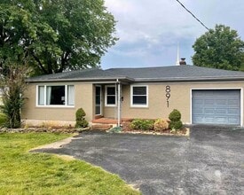 Building Photo - 891 E 10th Ave