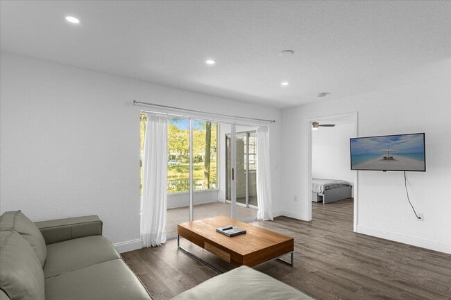 Building Photo - 14036 Fairway Island Dr