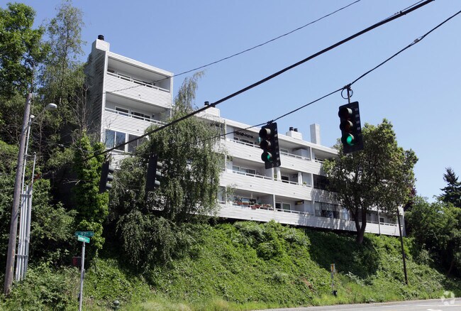 Building Photo - Chateau Thierry