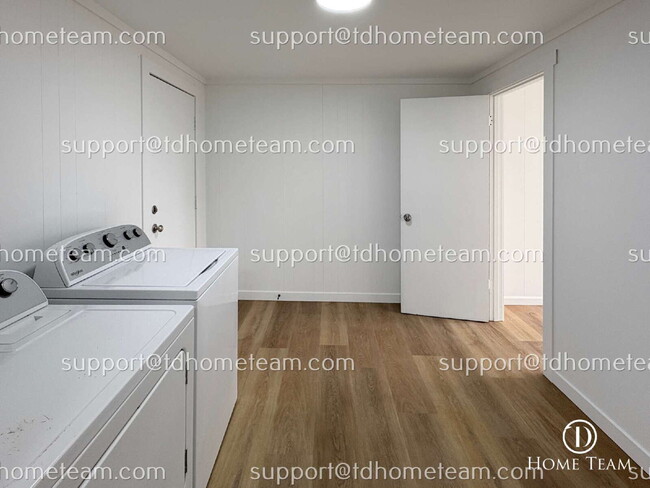 Building Photo - "Charming 4-Bed Retreat in Renton – Cozy Living, Prime Location!"