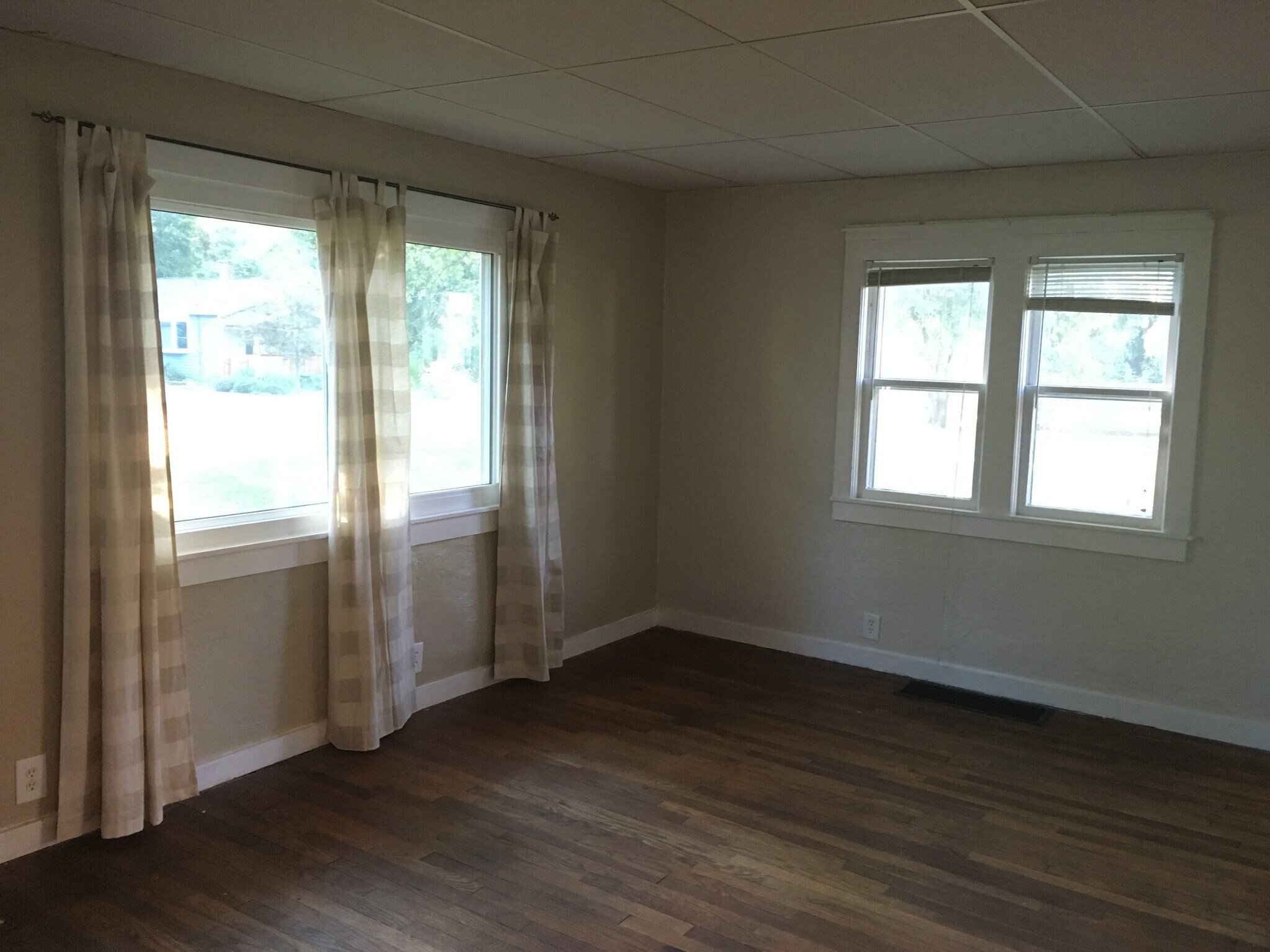 Living room - 515 Hillcrest Rd