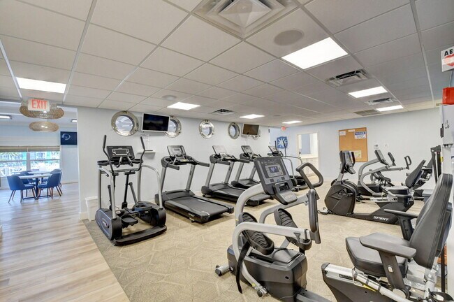 Building Photo - 931 Gardenia Dr