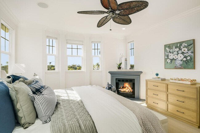 Building Photo - Walk to Beach & Cedros Stunning 4BR Home in Prime Solana Beach Location