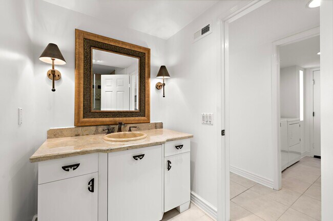 Building Photo - 31 Saint Tropez