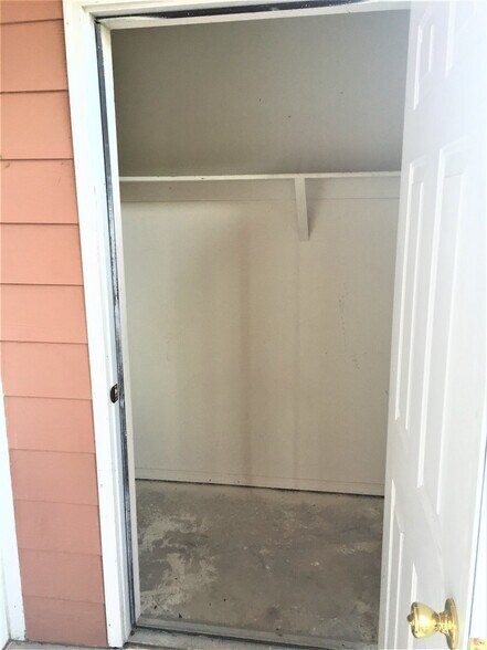 Building Photo - 1774 N Gregg Ave