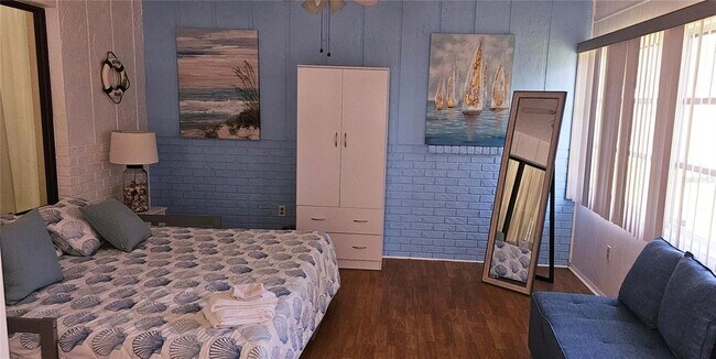 Building Photo - 2203 43rd St W