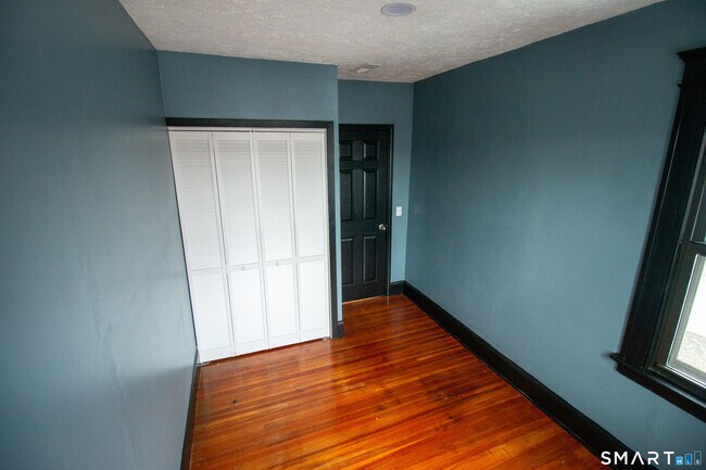 Building Photo - 73 Lounsbury St