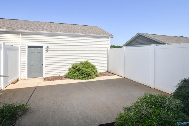 Building Photo - 324 Falling Water Ln SW