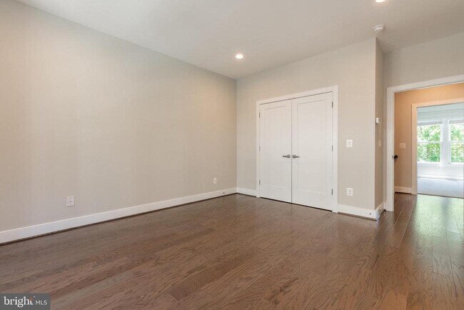 Building Photo - 1527 16th Rd N