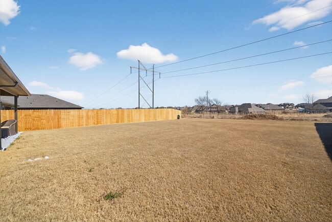 Building Photo - 405 S 85th St