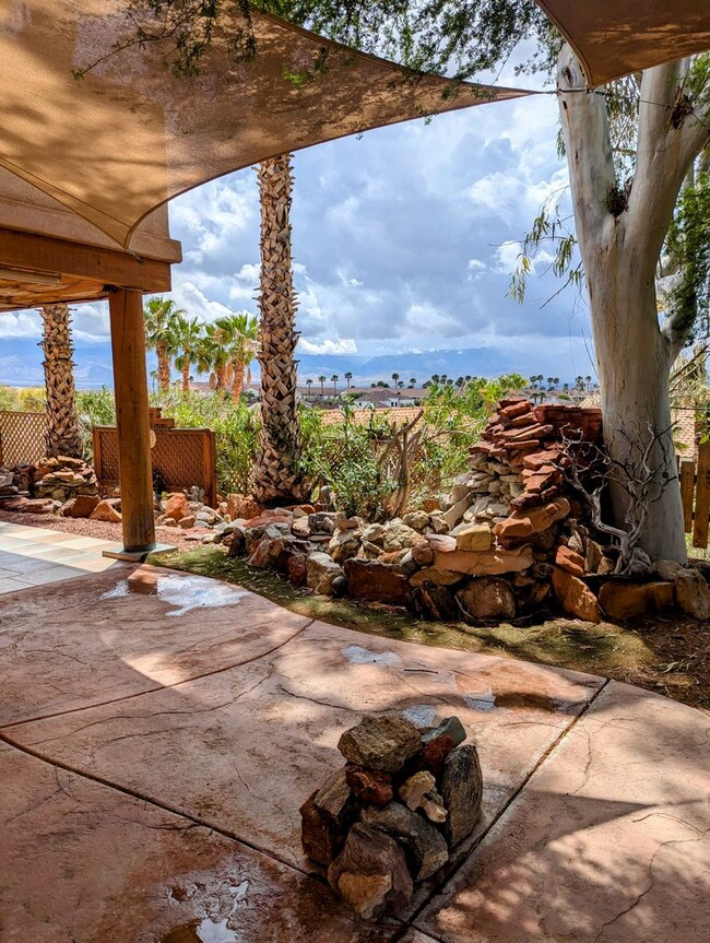 Building Photo - Santa Fe Vistas House!
