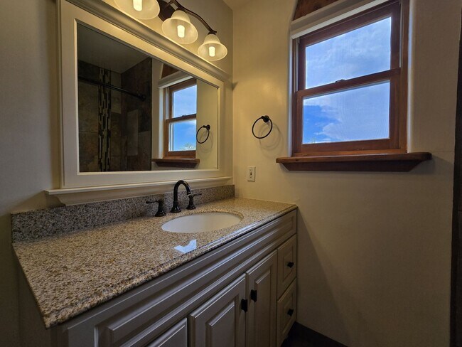 Building Photo - 19 Camerada Rd