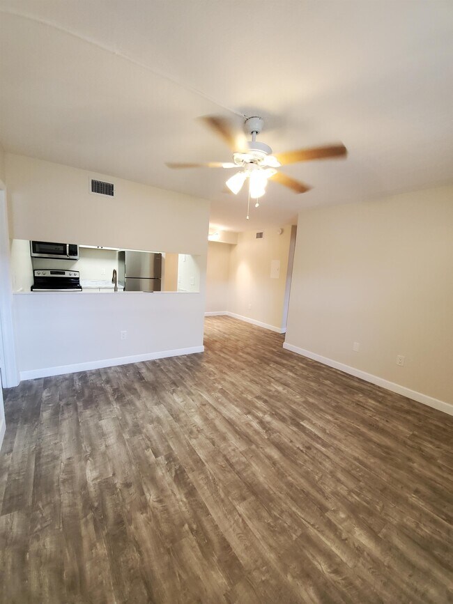 Building Photo - 6040 Shaker Wood Cir