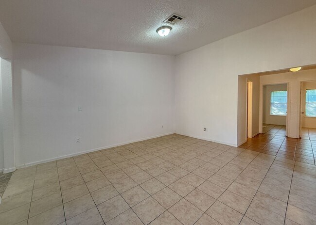 Building Photo - MWC HOME FOR RENT!