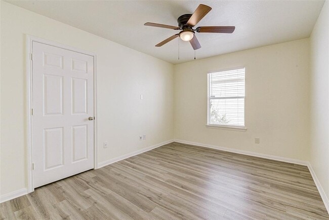 Building Photo - 25211 Clover Ranch Dr