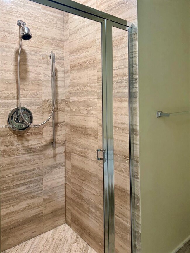 Building Photo - 16001 Collins Ave