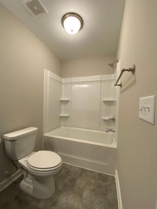 Building Photo - Beautiful home for Rent in Talladega, AL!!...
