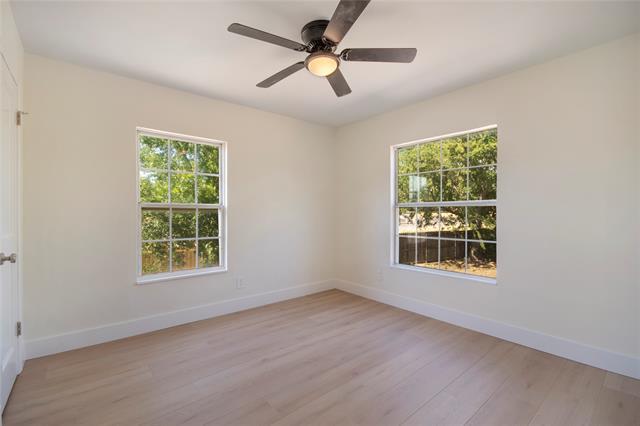 Building Photo - 305 N Oak Cliff Blvd
