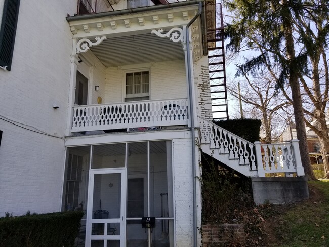 Private screened patio - 342 Fairmont Ave, Apt #8