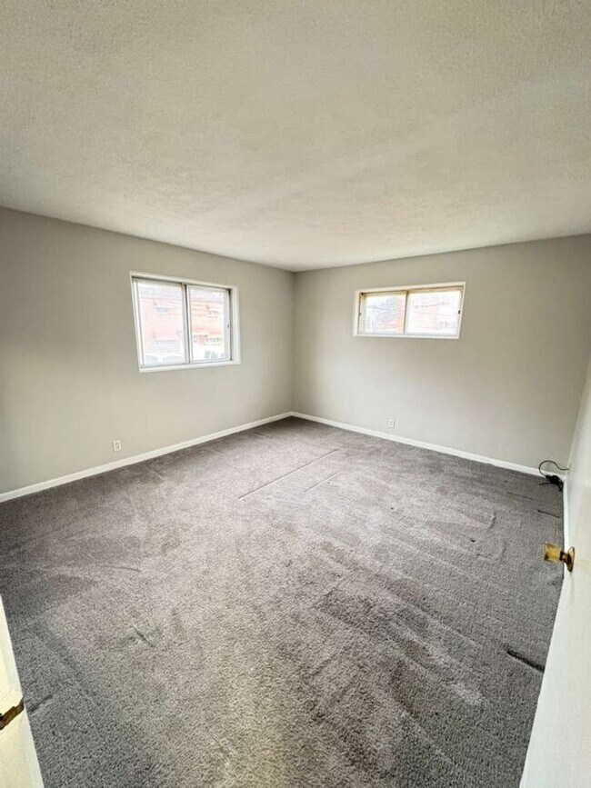 Building Photo - Spacious & Updated Bedford Home with Modern Touches