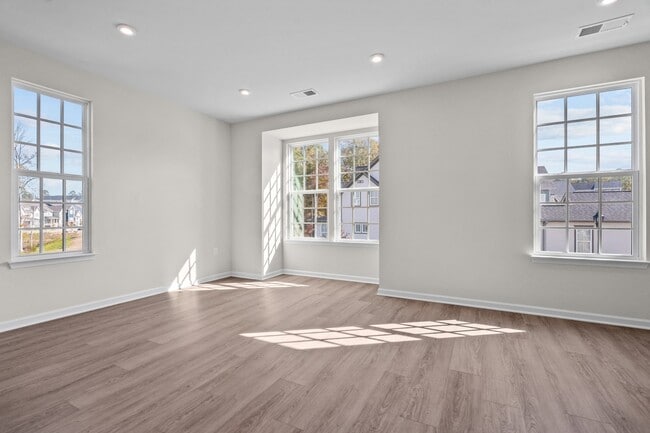 Building Photo - 1509 Newpoint Dr