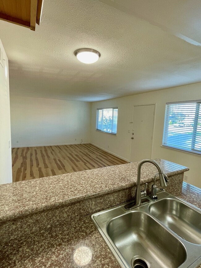 Building Photo - 365 N 3rd St