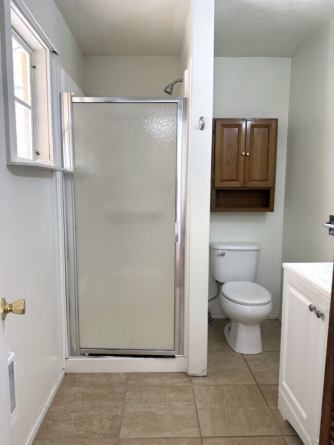 Building Photo - 2425 Mountain Rd NW