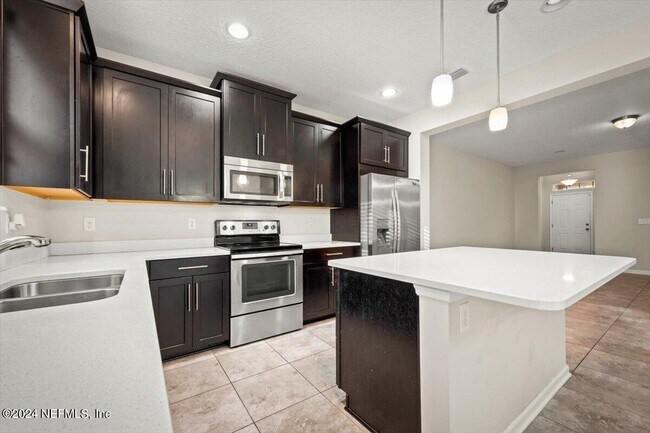 Building Photo - 215 Richmond Dr