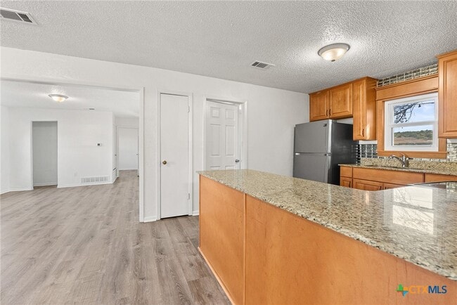 Building Photo - 505 Curry Ave