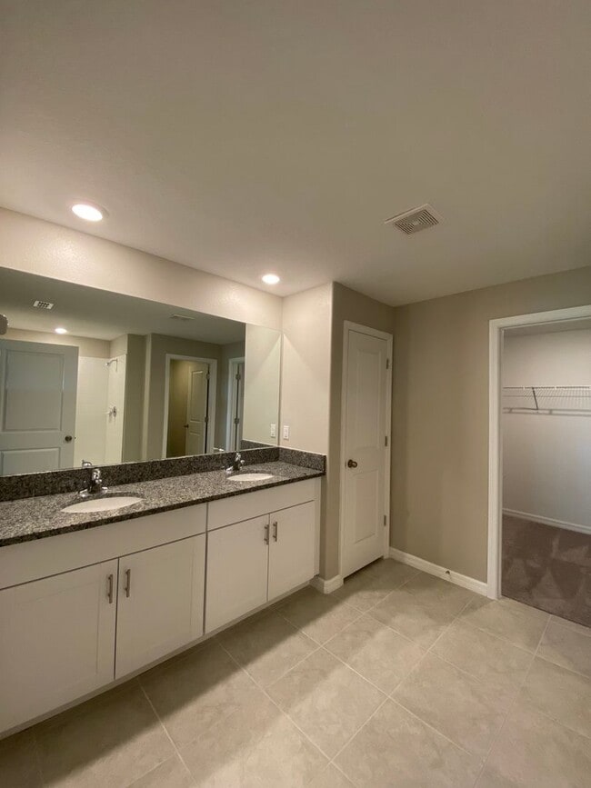Building Photo - NOT AVAILABLE FOR SHOW OR MOVE IN UNTIL 07/20/26 !!! SW location 4/2/2 **WON'T LAST**