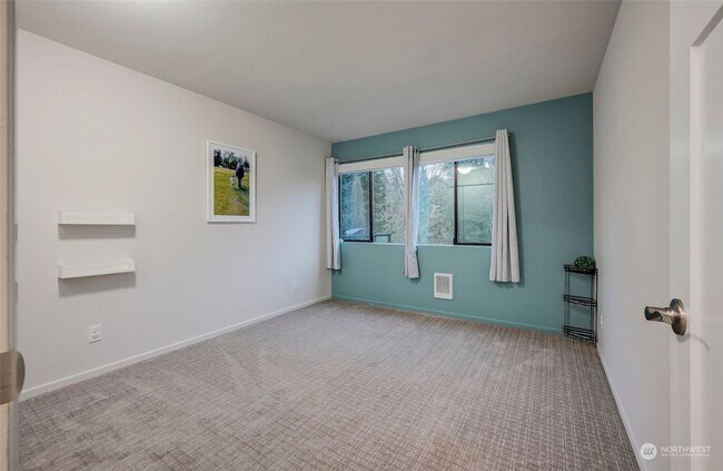 Building Photo - Beautiful 2 bed, 1 bath Shoreline Condo, $2000/mo.