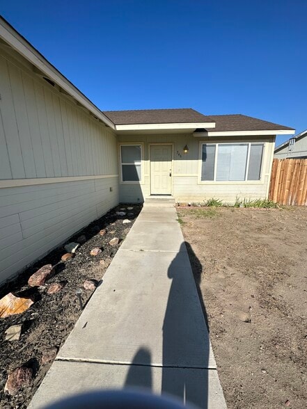Building Photo - 346 Emigrant Way