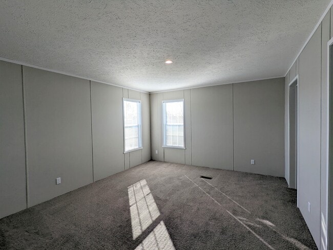 Building Photo - 471 Montana