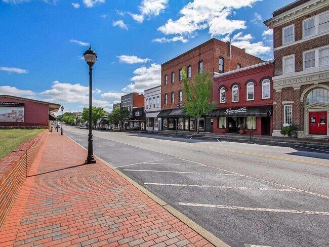 Building Photo - 999 Braselton Hwy