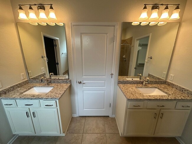 Building Photo - *COMING SOON* AMAZING 3 Bedroom  2 Bath Home w/ Office Room Near Alamo Ranch!