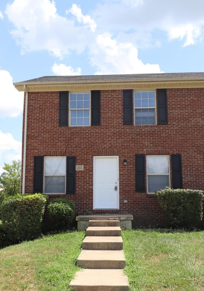 Building Photo - 215 Elkchester Cir