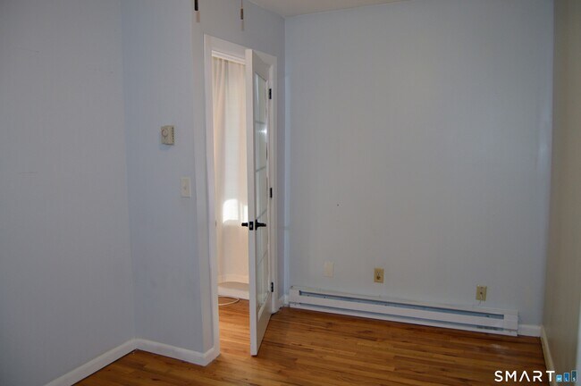 Building Photo - 1660 Farmington Ave