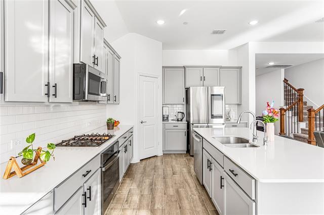 Building Photo - 2096 Creekbluff Cir