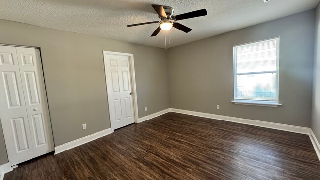 Building Photo - 3/2 in Cedar Hills For Rent!