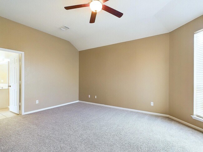 Building Photo - 17107 Dawn Shadows Dr
