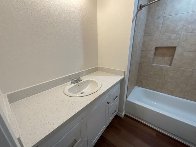 Building Photo - **Move in Special**Available Now!! Beautif...